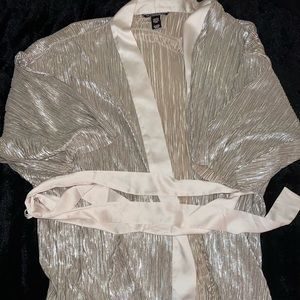 VS Metallic robe